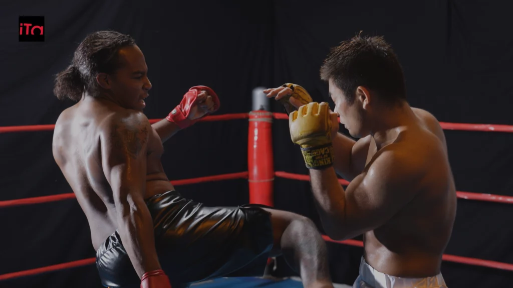 persone che si allenano per fare kickboxing