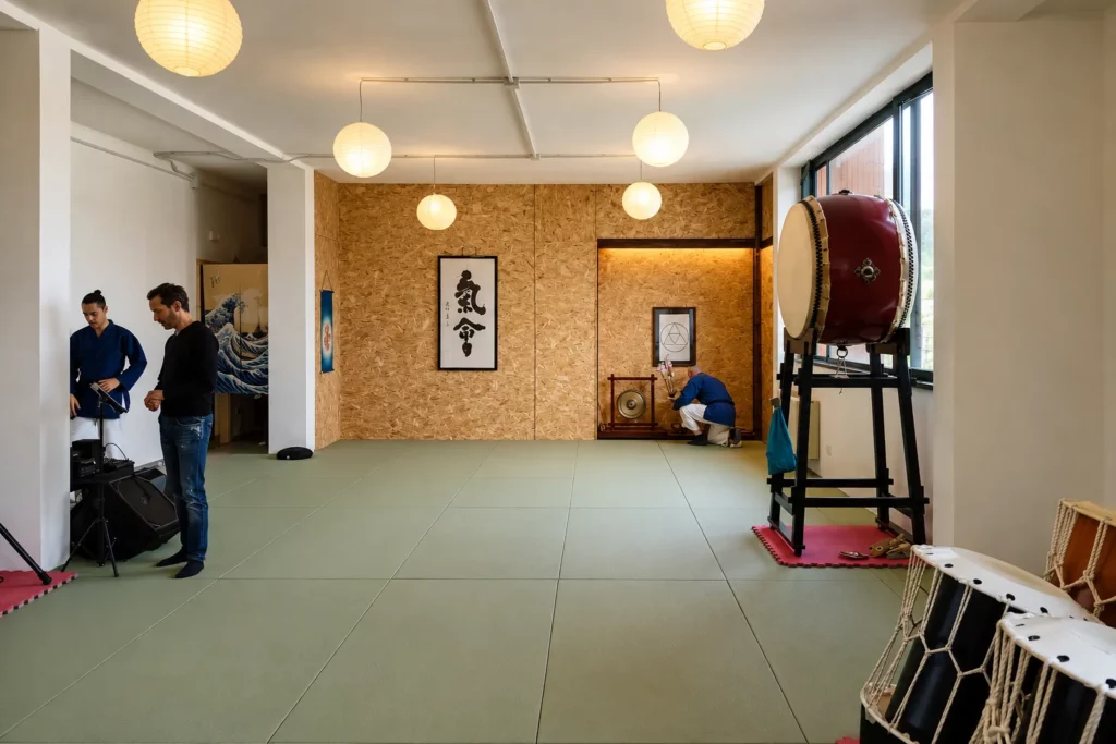 allestimento dojo Kikai Dojo con tatami tradizionali vista frontale